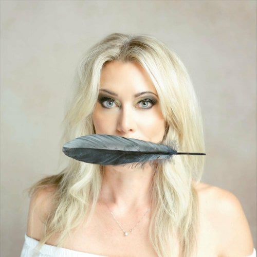 Ally Taylor – Hold The Line (2024)