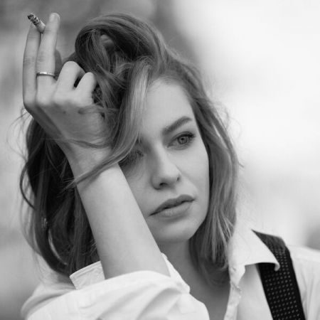 Zoe – La Vie en Rose (2024)